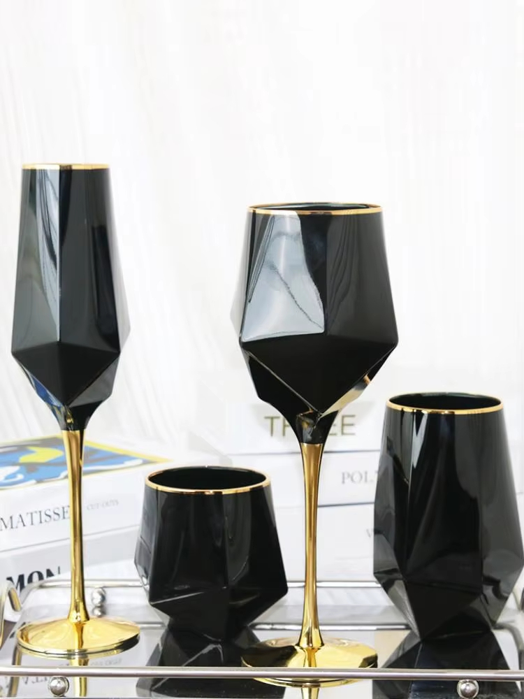Wine Whiskey Beer - Copa de vino con borde dorado